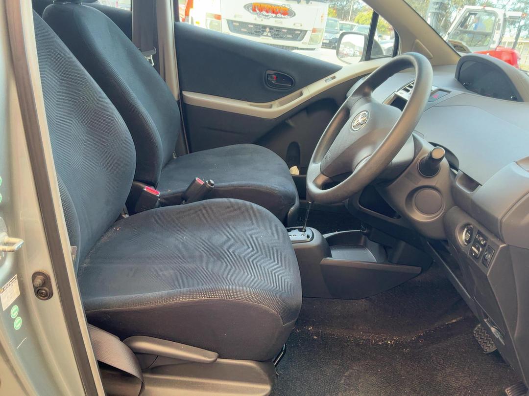 Photo '9' of Toyota Vitz