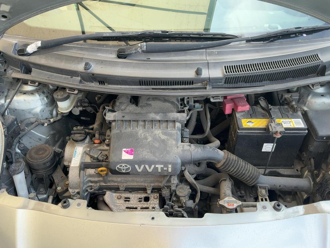 Photo '10' of Toyota Vitz