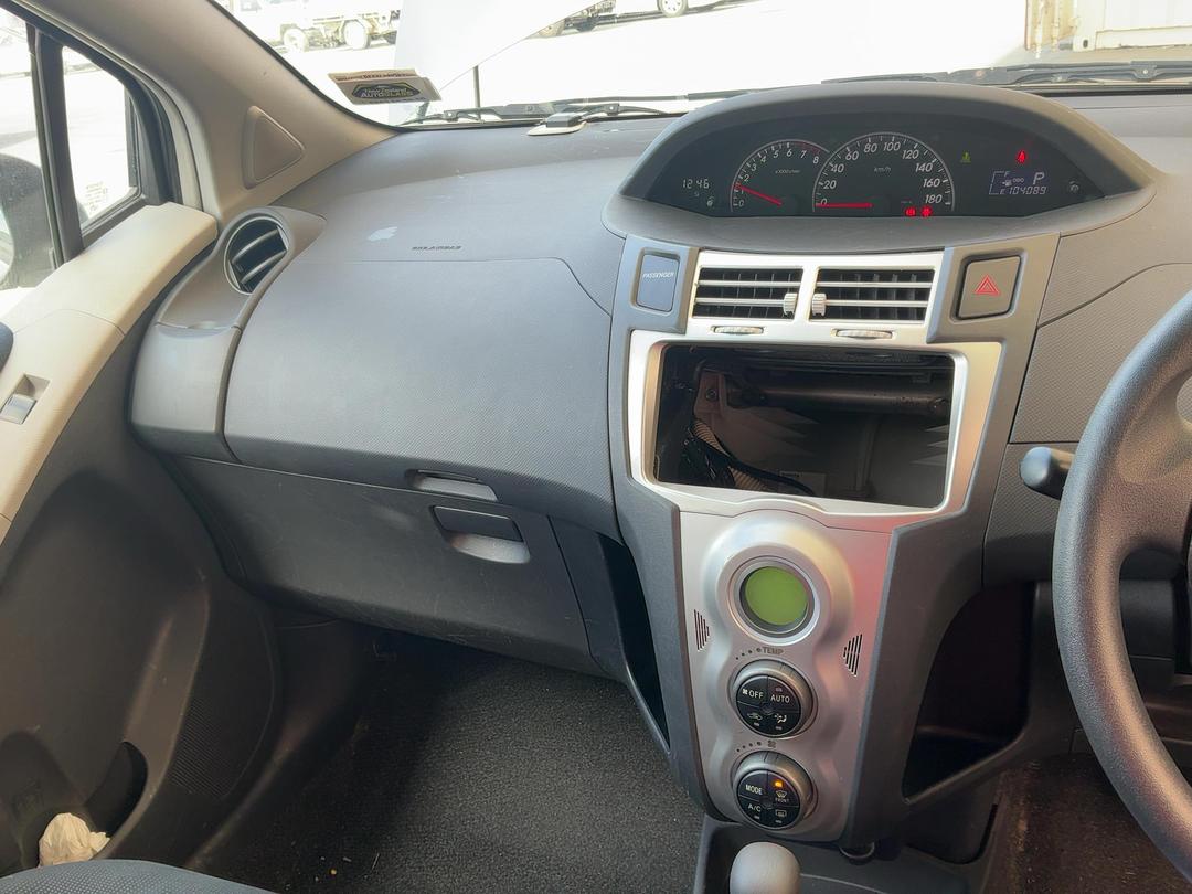 Photo '16' of Toyota Vitz