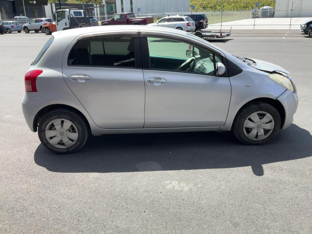 Photo '8' of Toyota Vitz