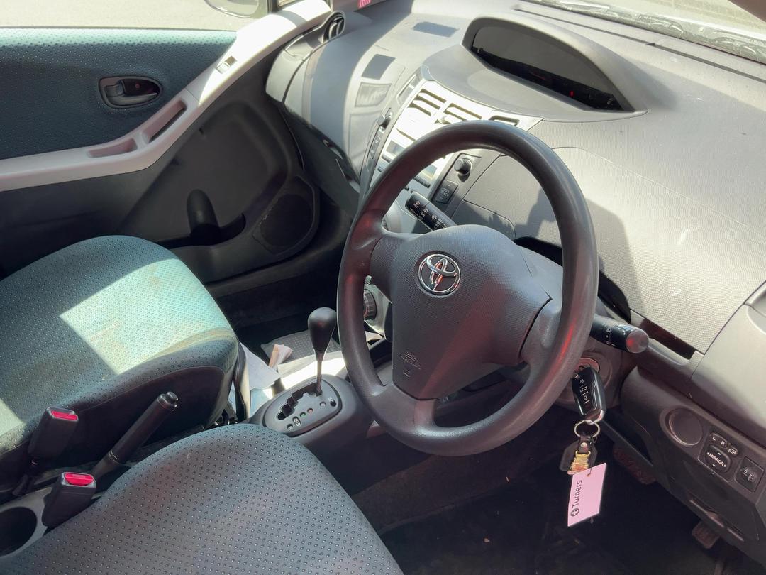Photo '10' of Toyota Vitz
