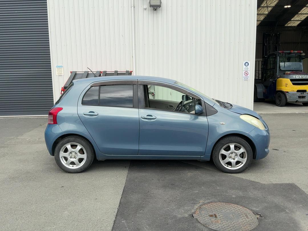 Photo '8' of Toyota Vitz Photo '8' of Toyota Vitz
