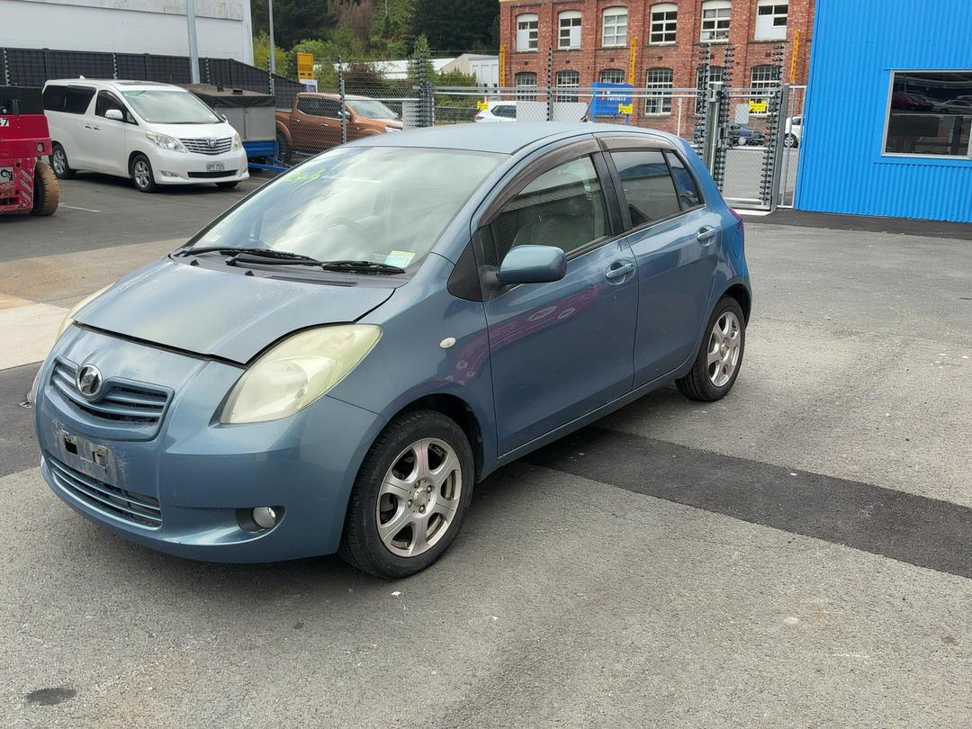 Photo '3' of Toyota Vitz Photo '3' of Toyota Vitz