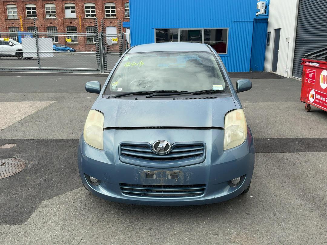 Photo '2' of Toyota Vitz Photo '2' of Toyota Vitz