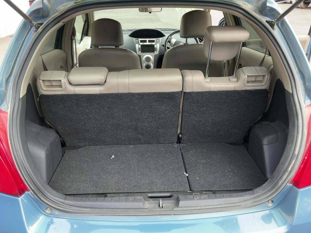 Photo '18' of Toyota Vitz Photo '18' of Toyota Vitz