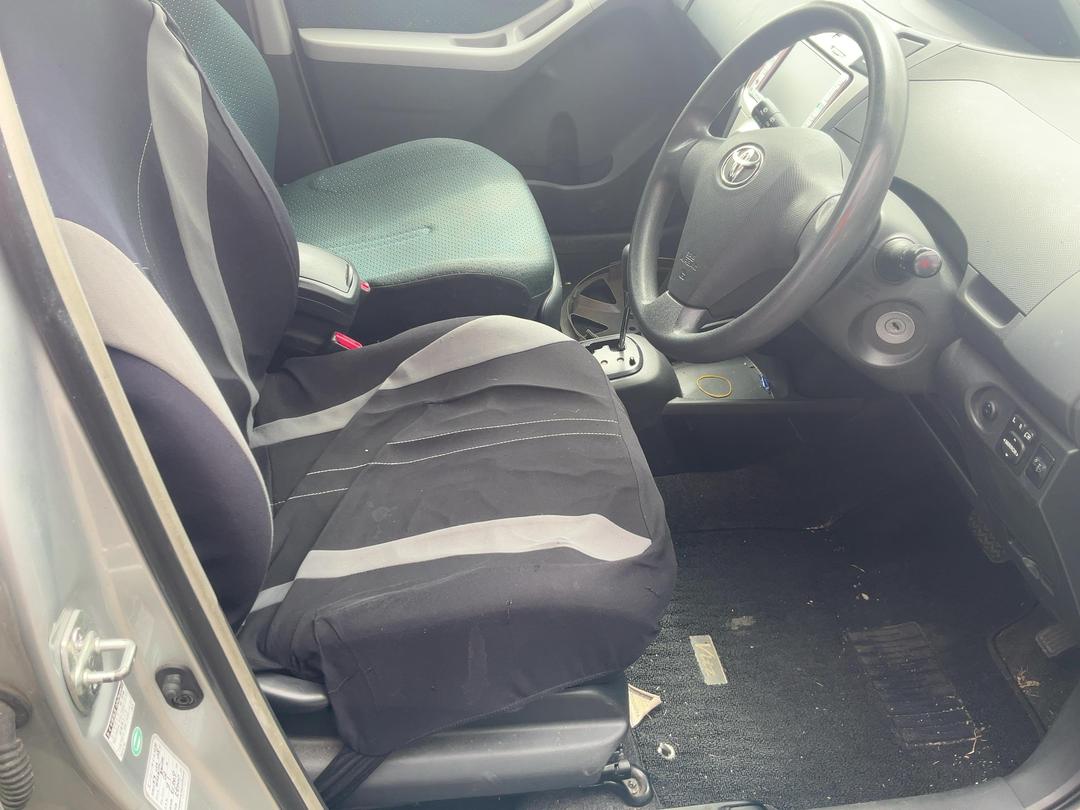 Photo '15' of Toyota Vitz Photo '15' of Toyota Vitz
