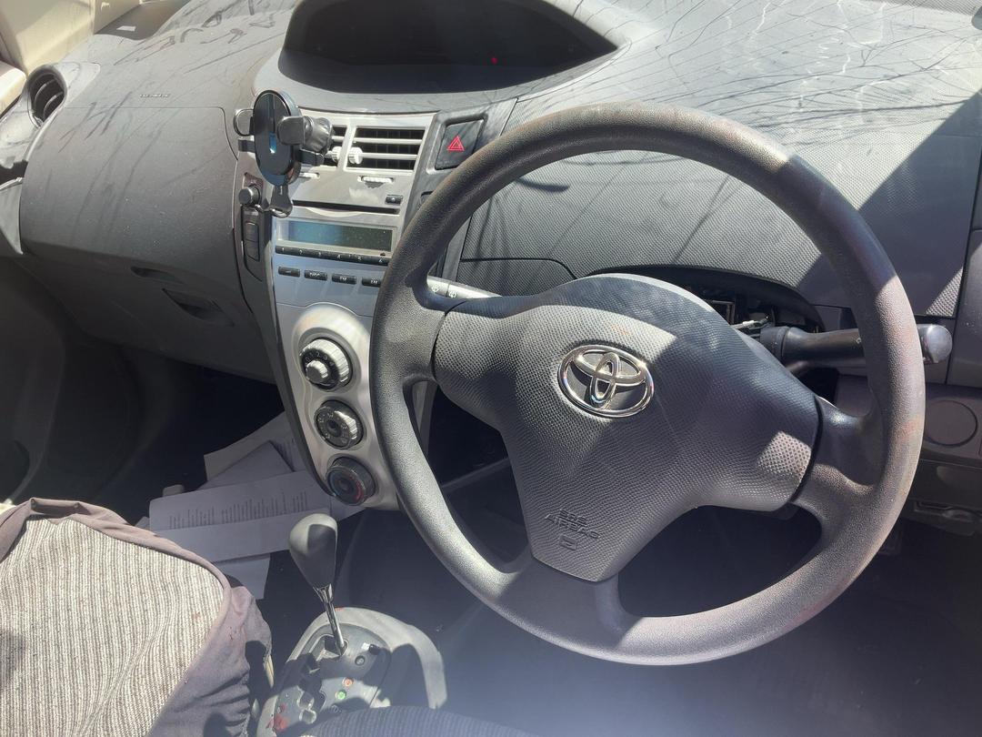 Photo '12' of Toyota Vitz Photo '12' of Toyota Vitz