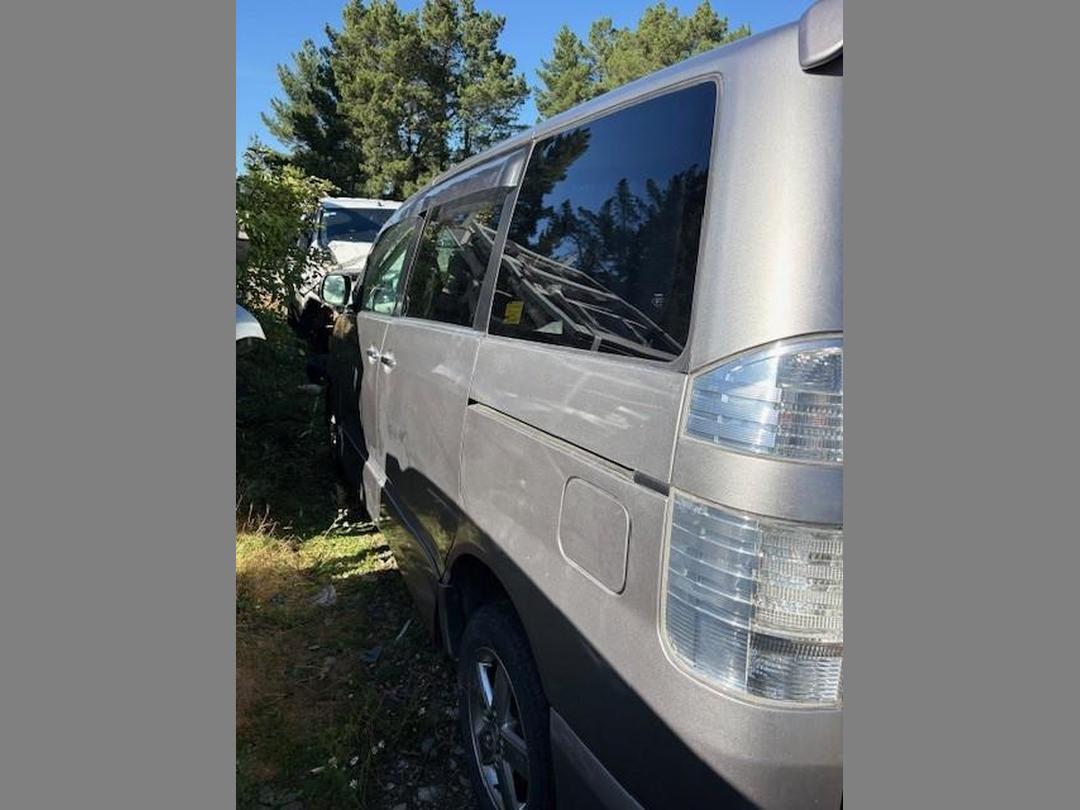 Photo '4' of Toyota Voxy