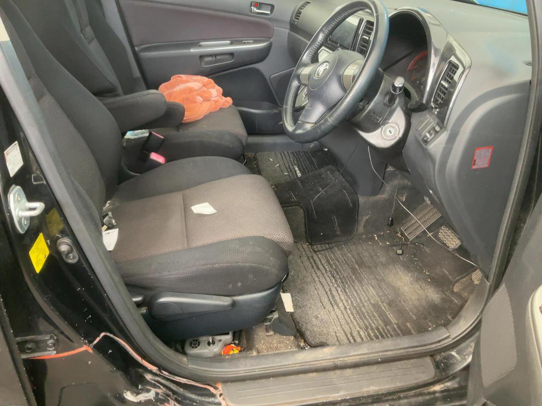 Photo '24' of Toyota Wish