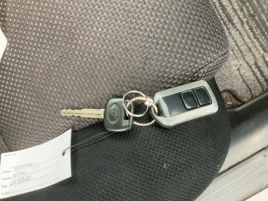 Photo '27' of Toyota Wish