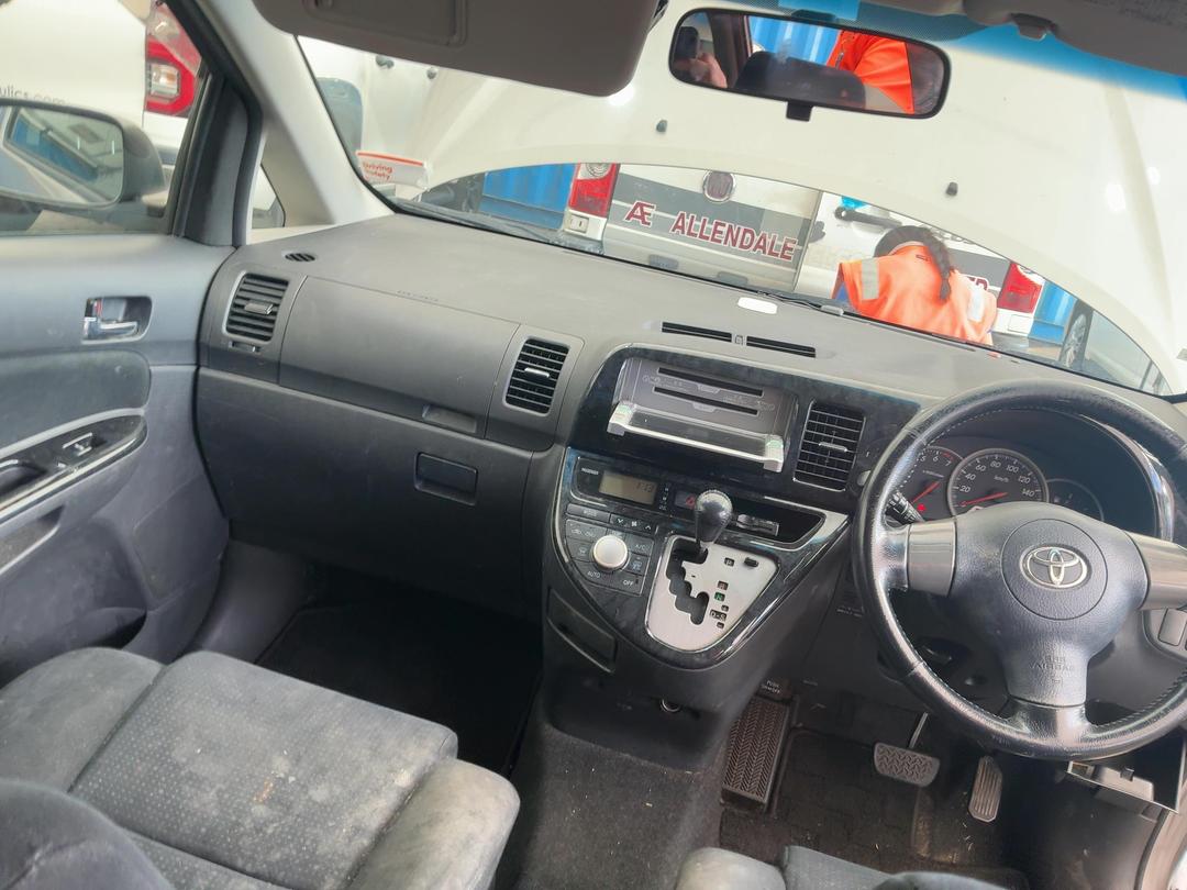 Photo '22' of Toyota Wish