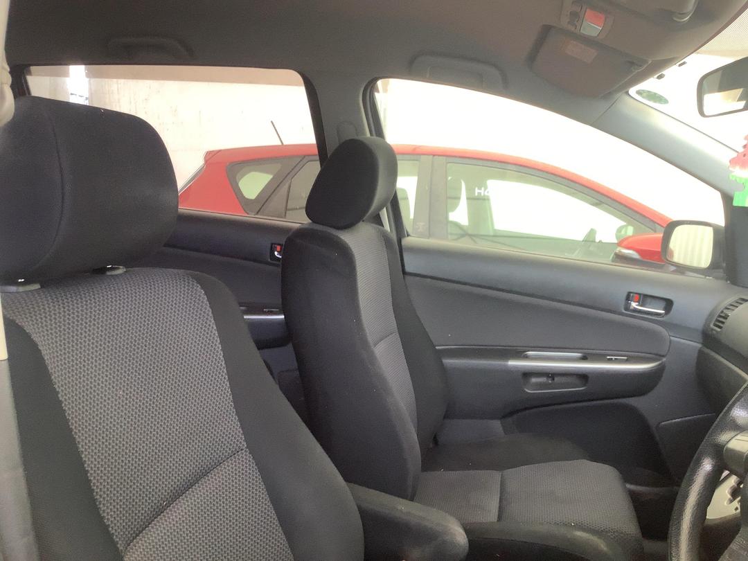 Photo '18' of Toyota Wish