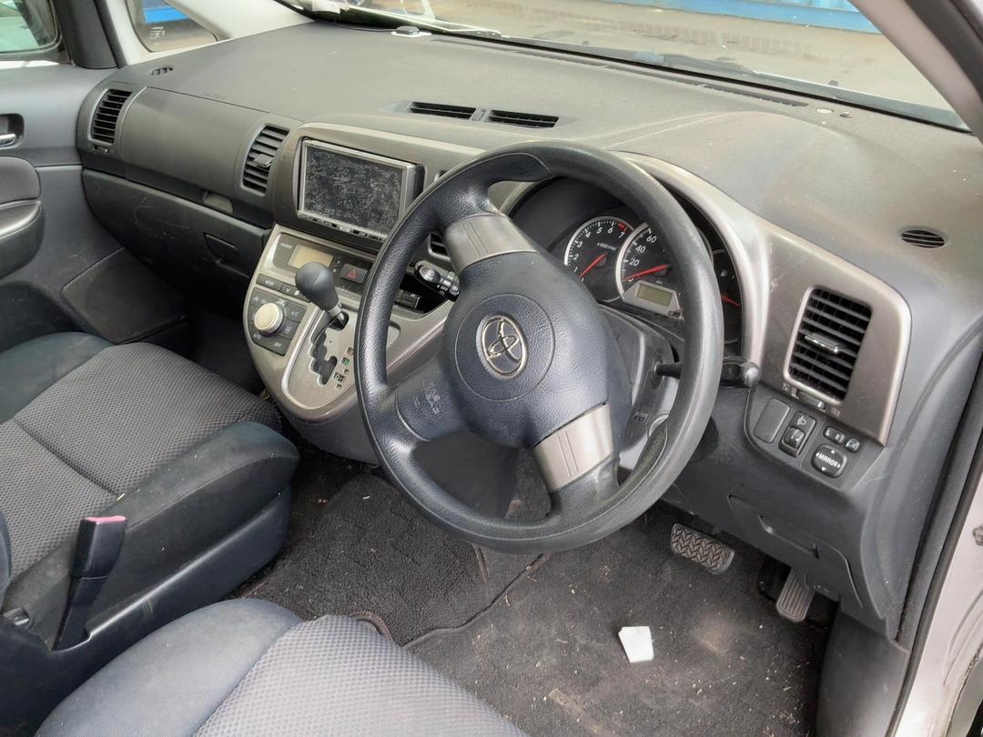 Photo '21' of Toyota Wish Photo '21' of Toyota Wish