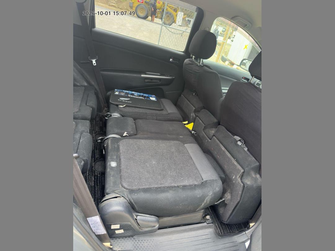 Photo '11' of Toyota Wish Photo '11' of Toyota Wish