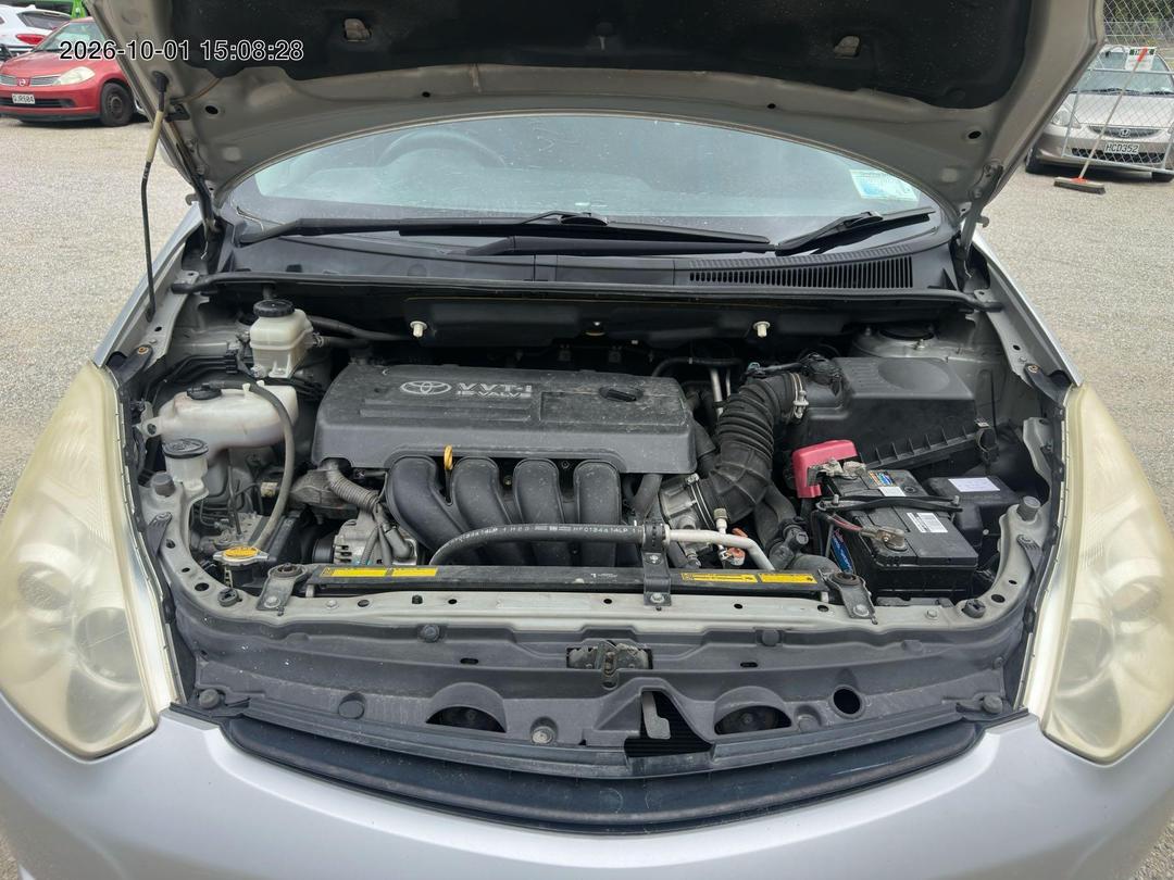 Photo '12' of Toyota Wish Photo '12' of Toyota Wish