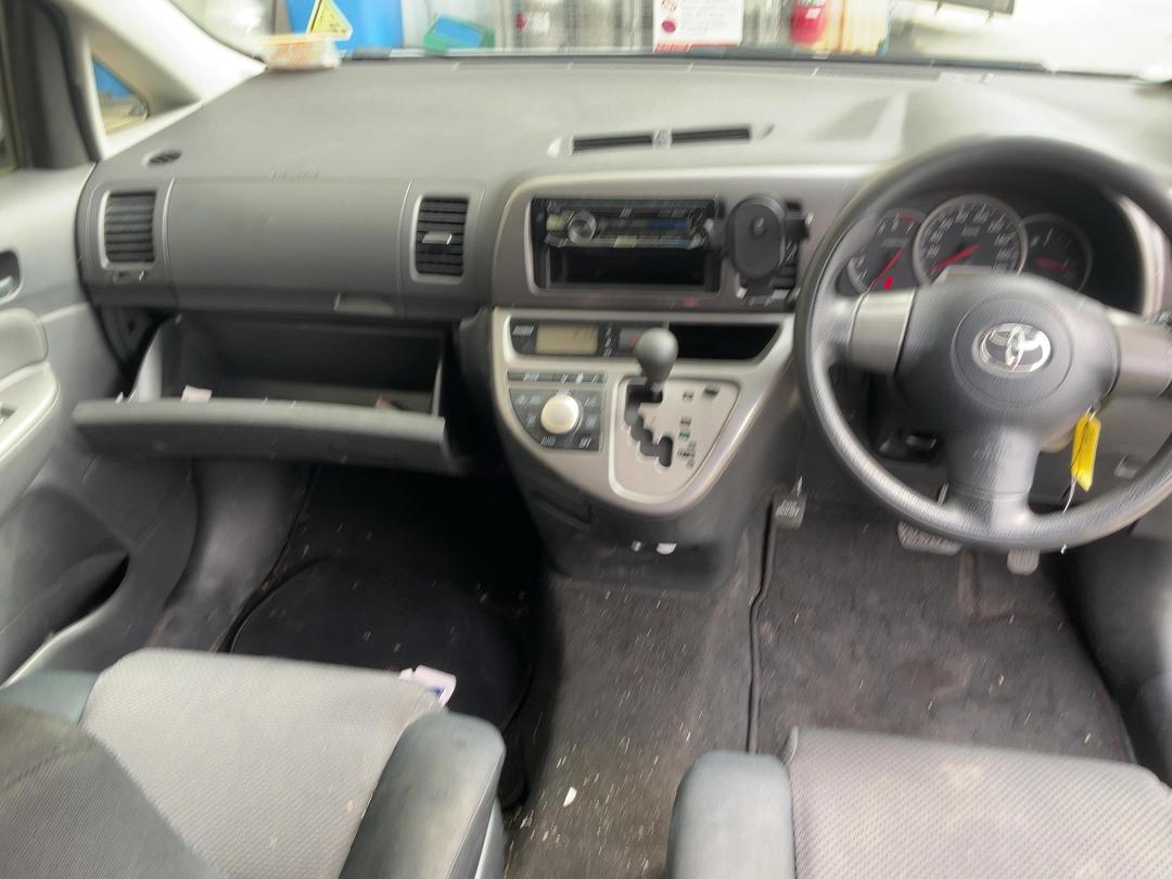 Photo '19' of Toyota Wish Photo '19' of Toyota Wish