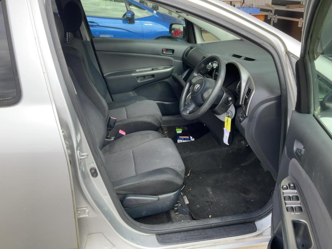 Photo '21' of Toyota Wish Photo '21' of Toyota Wish