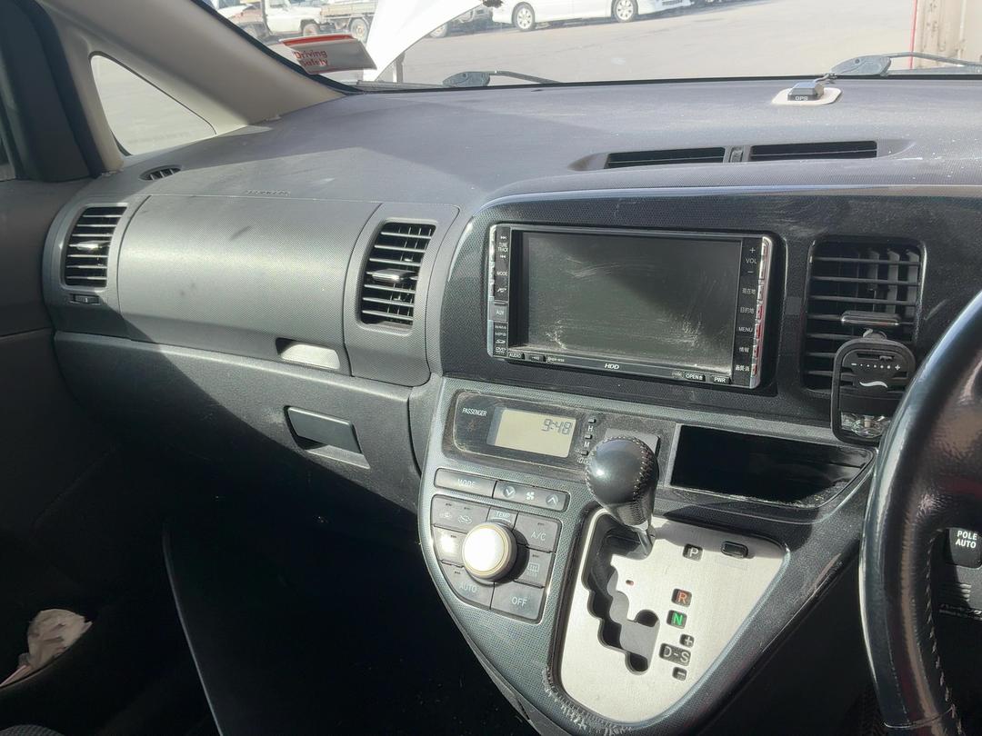 Photo '17' of Toyota Wish Photo '17' of Toyota Wish