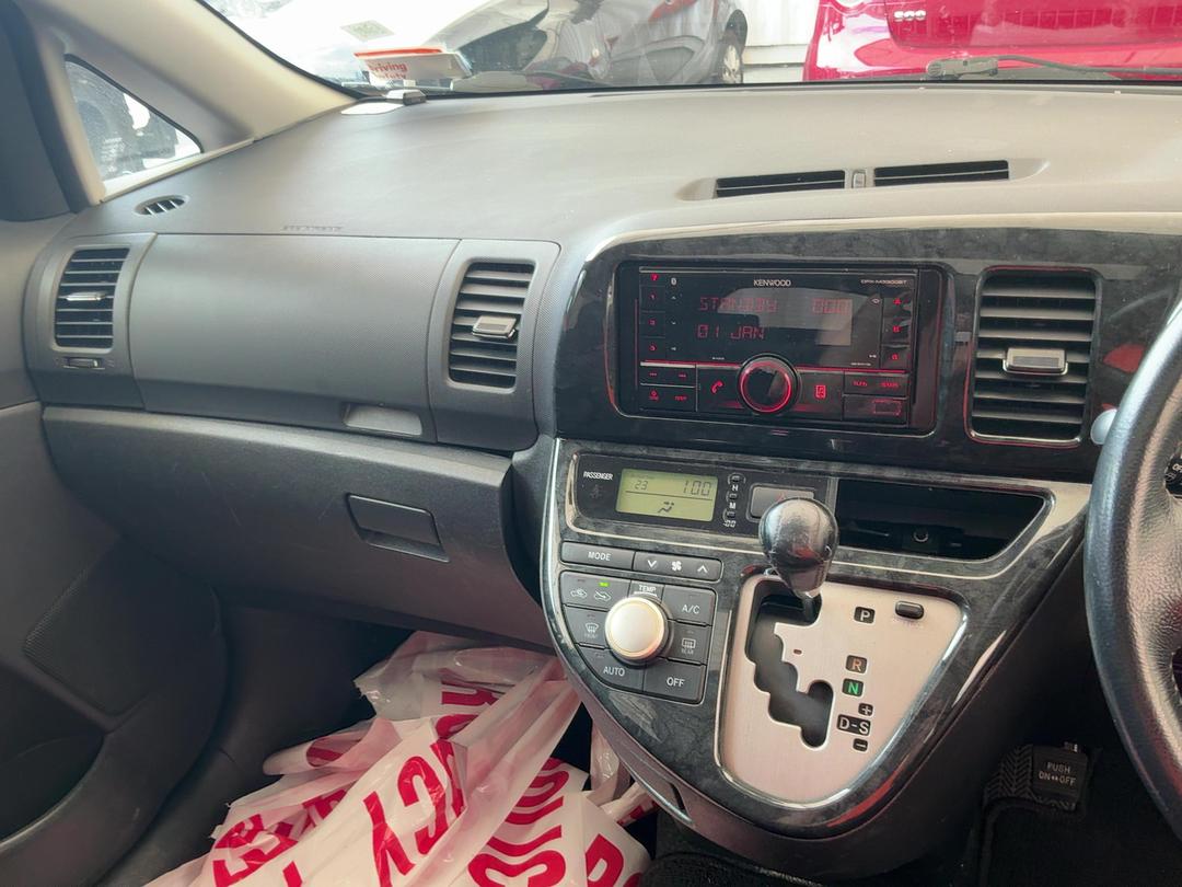 Photo '20' of Toyota Wish Photo '20' of Toyota Wish