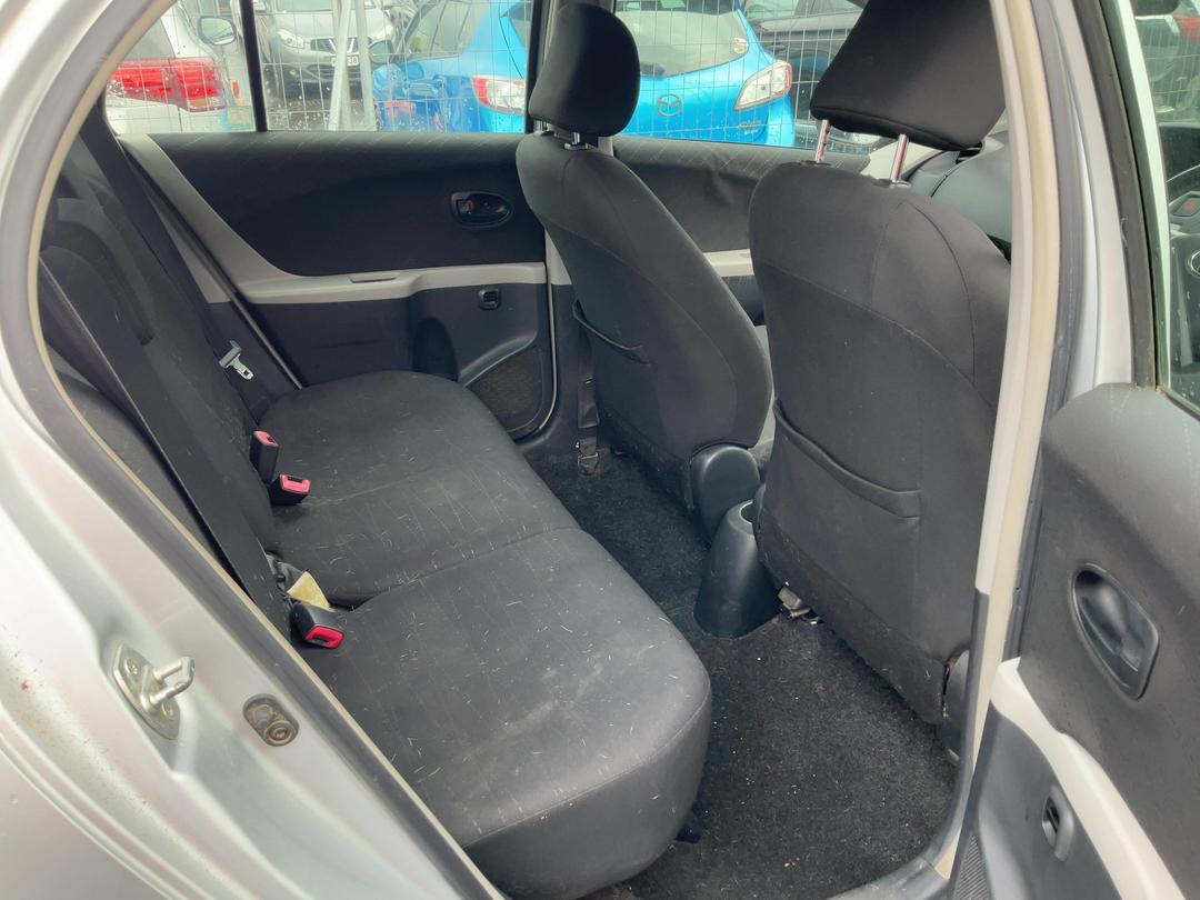 Photo '12' of Toyota Yaris