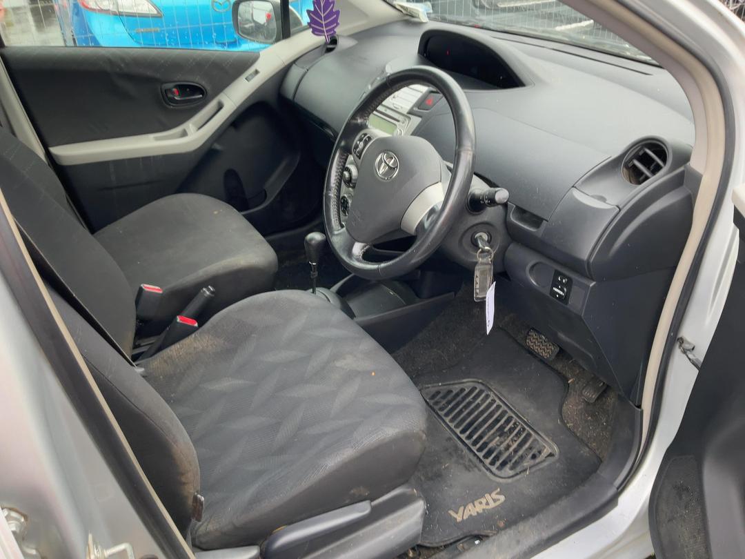 Photo '13' of Toyota Yaris