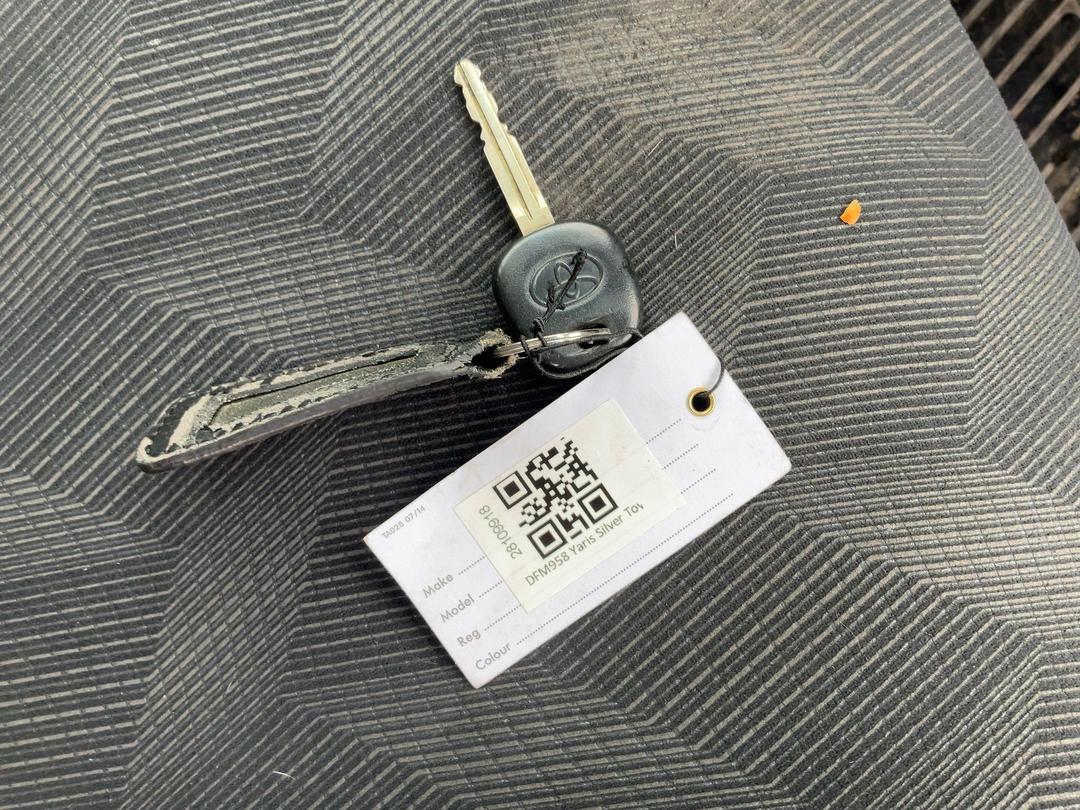 Photo '15' of Toyota Yaris