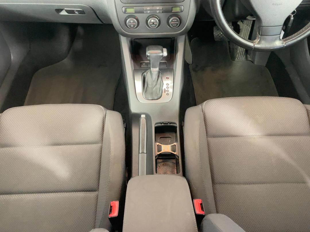 Photo '18' of Volkswagen Golf