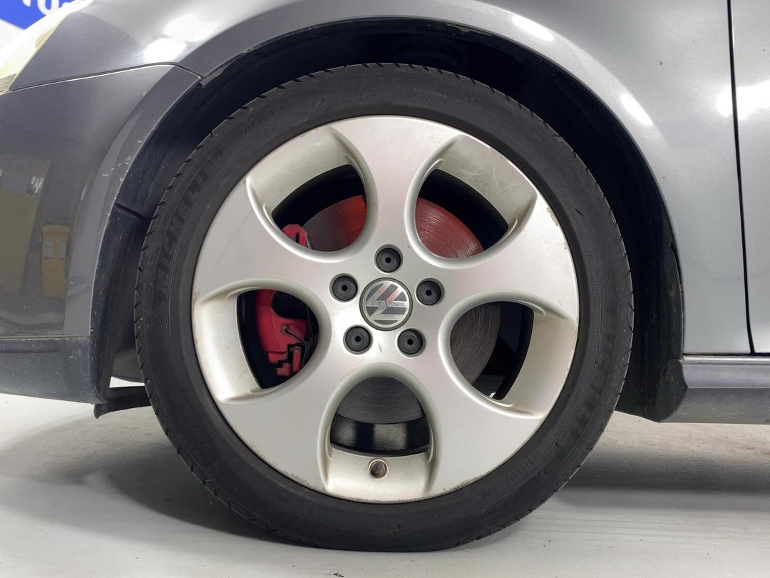 Photo '10' of Volkswagen Golf