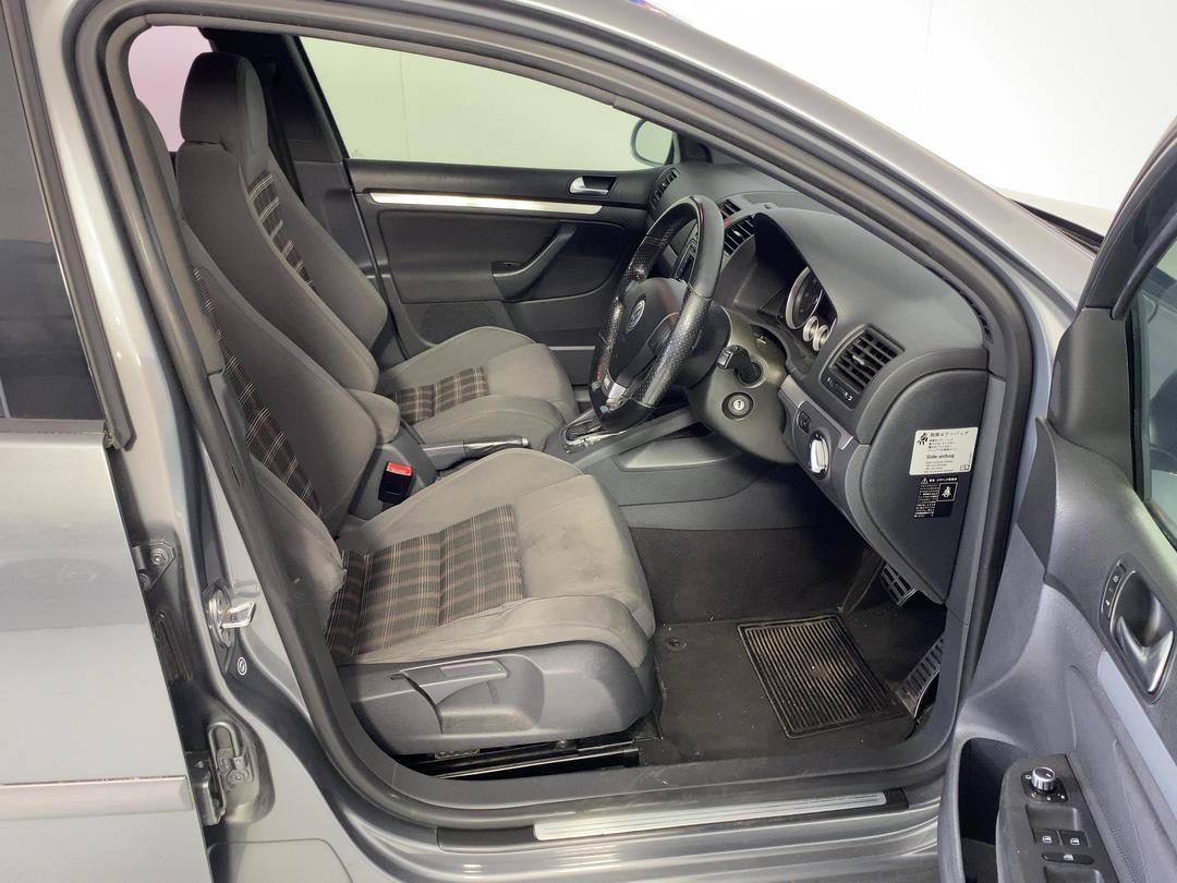 Photo '16' of Volkswagen Golf