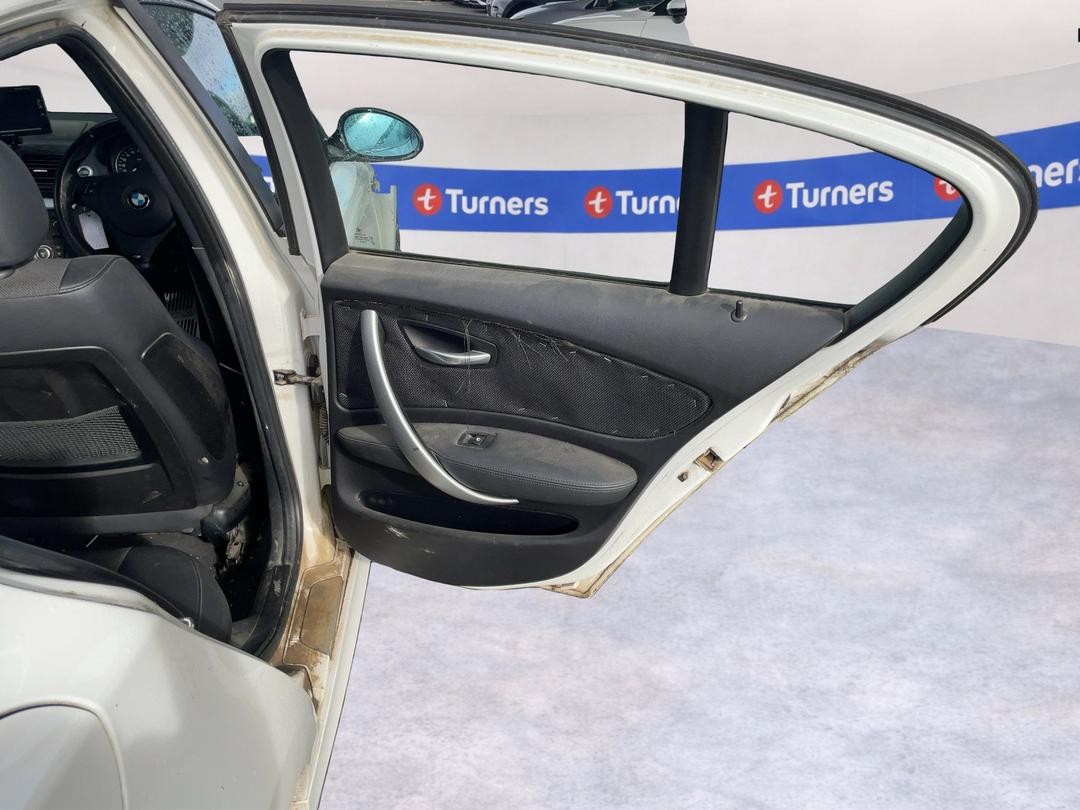 Photo '17' of BMW 1 Series 120I Photo '17' of BMW 1 Series 120I