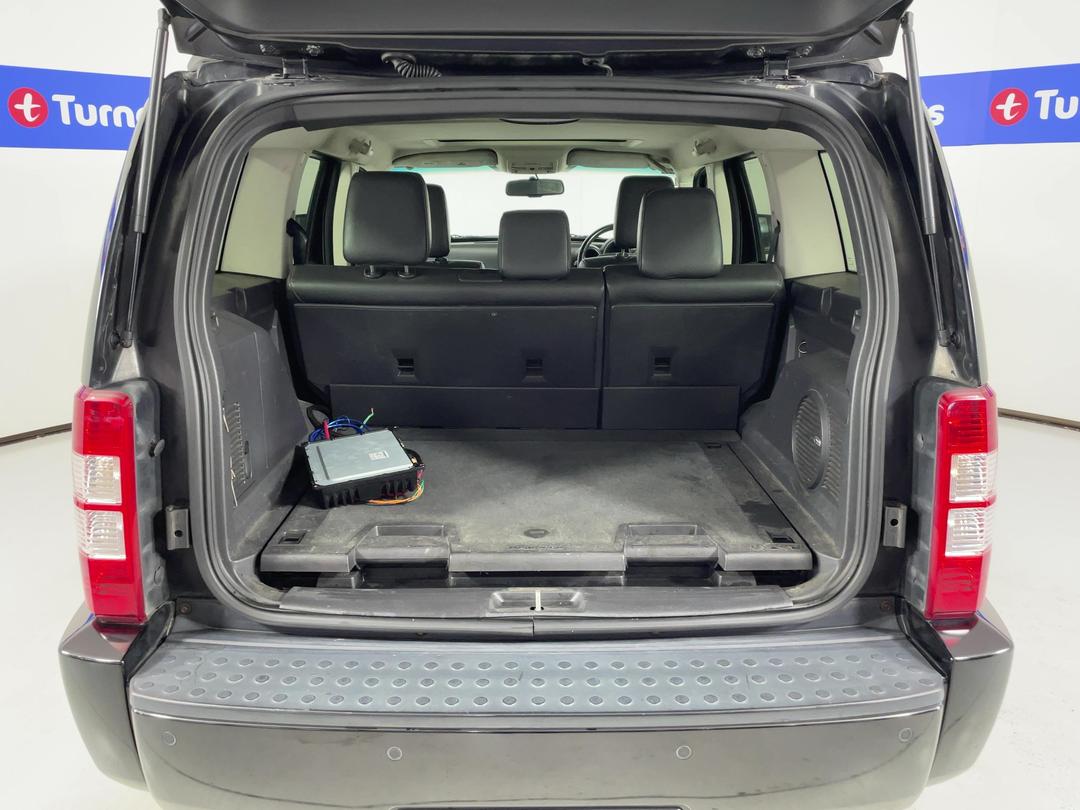 Photo '14' of Dodge Nitro