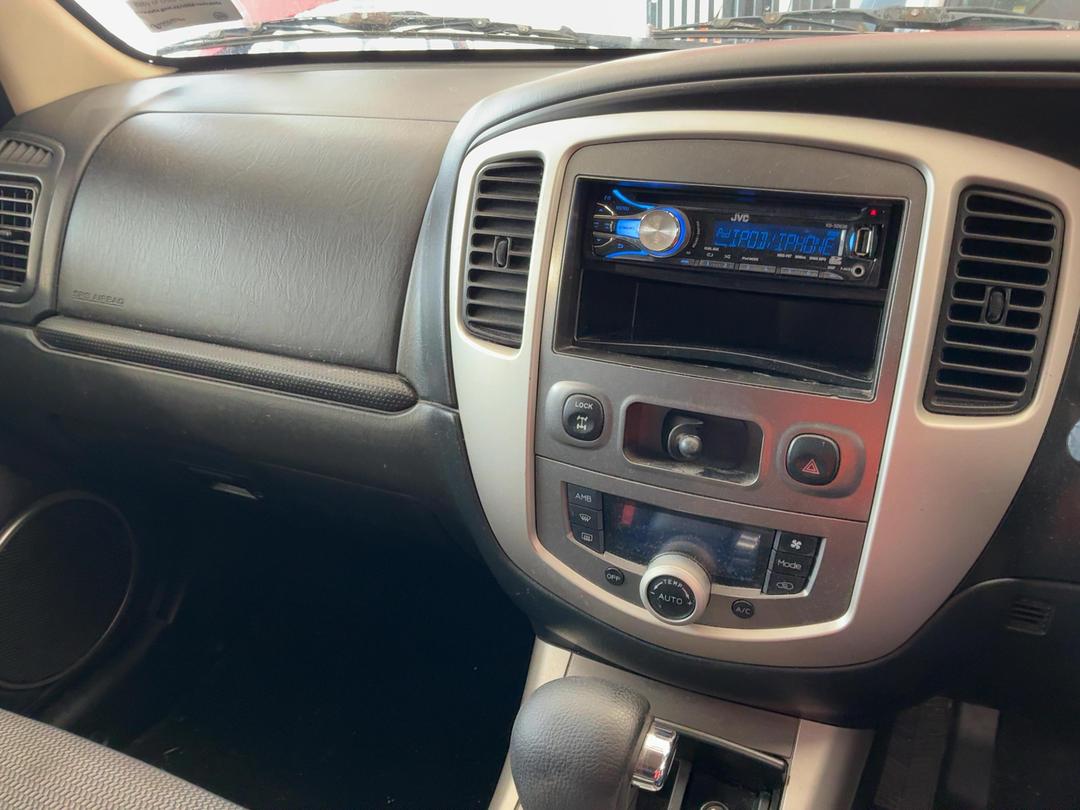 Photo '17' of Ford Escape