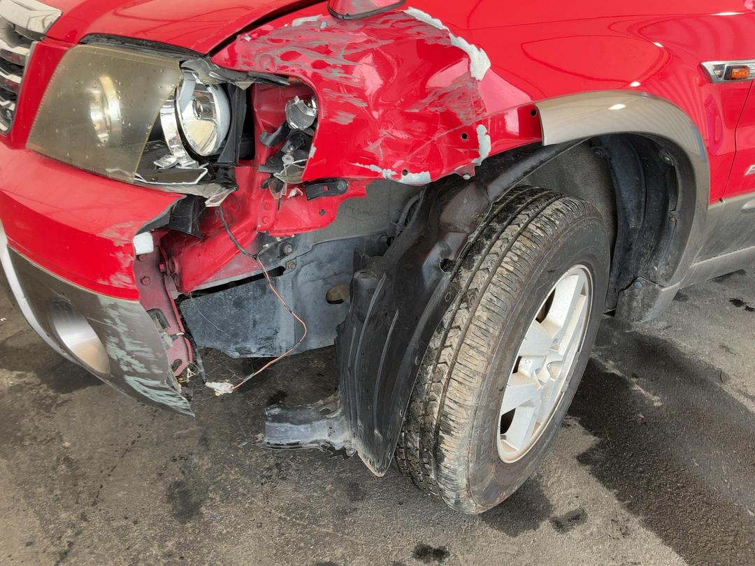 Photo '2' of Ford Escape