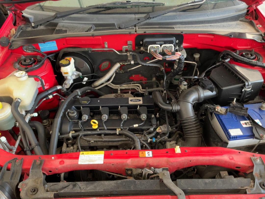 Photo '10' of Ford Escape