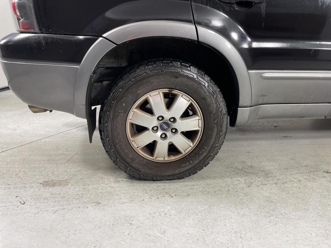 Photo '10' of Ford Escape XLT V6 Sport