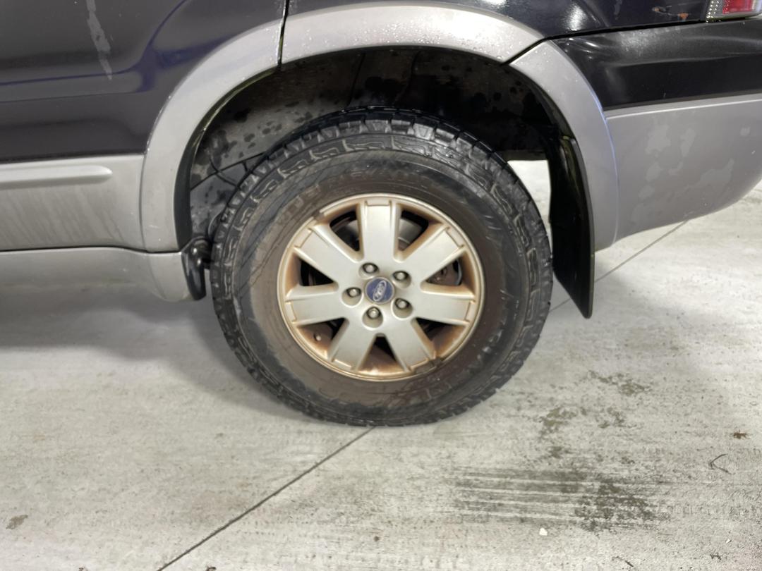 Photo '9' of Ford Escape XLT V6 Sport