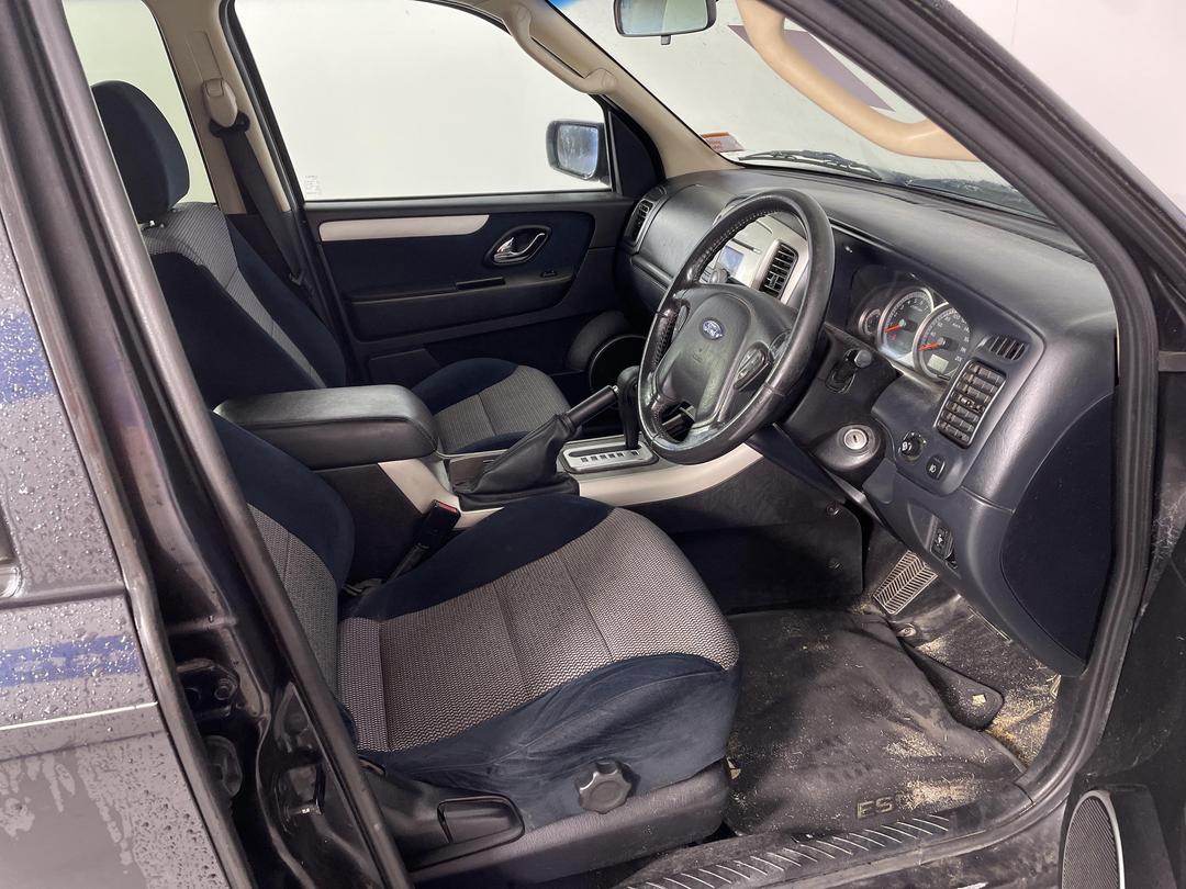 Photo '14' of Ford Escape XLT V6 Sport