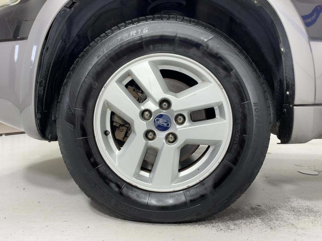 Photo '10' of Ford Escape