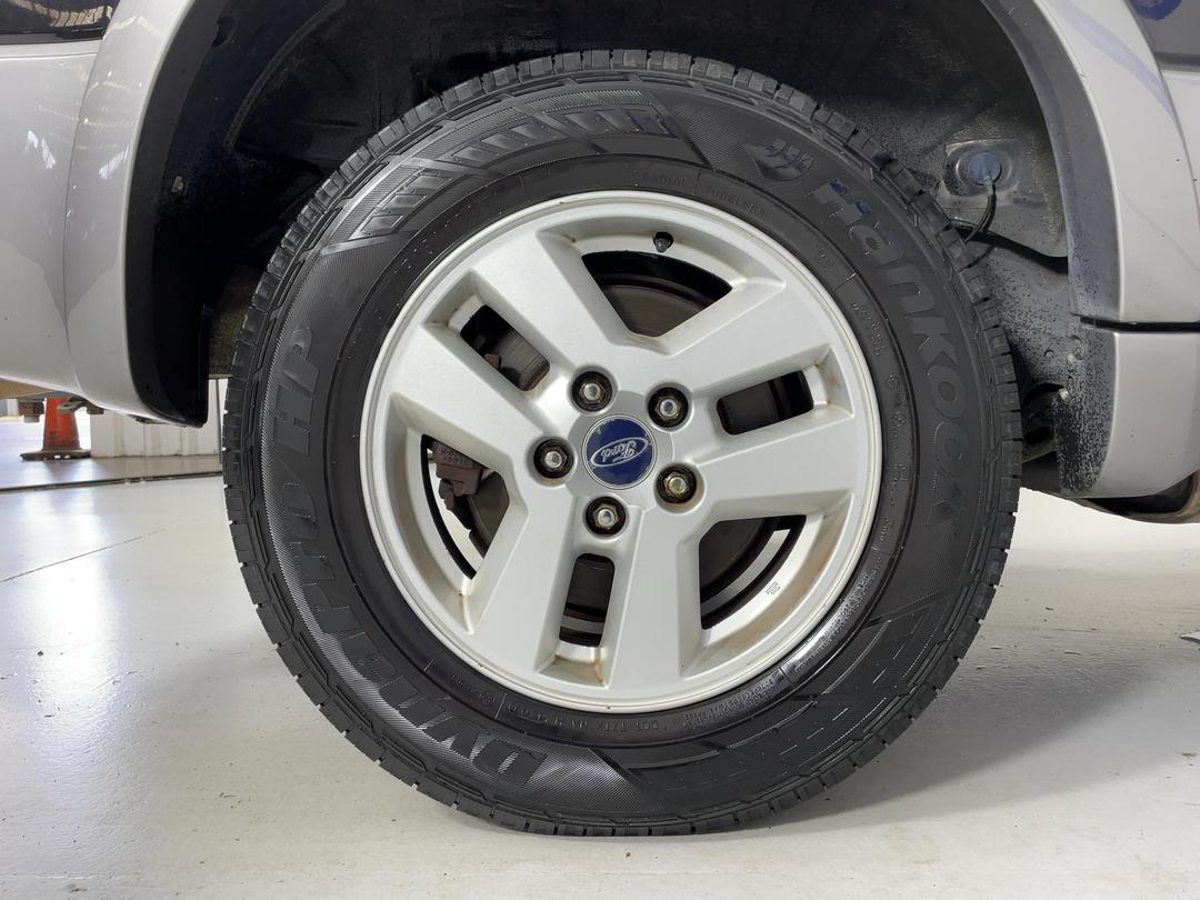 Photo '12' of Ford Escape