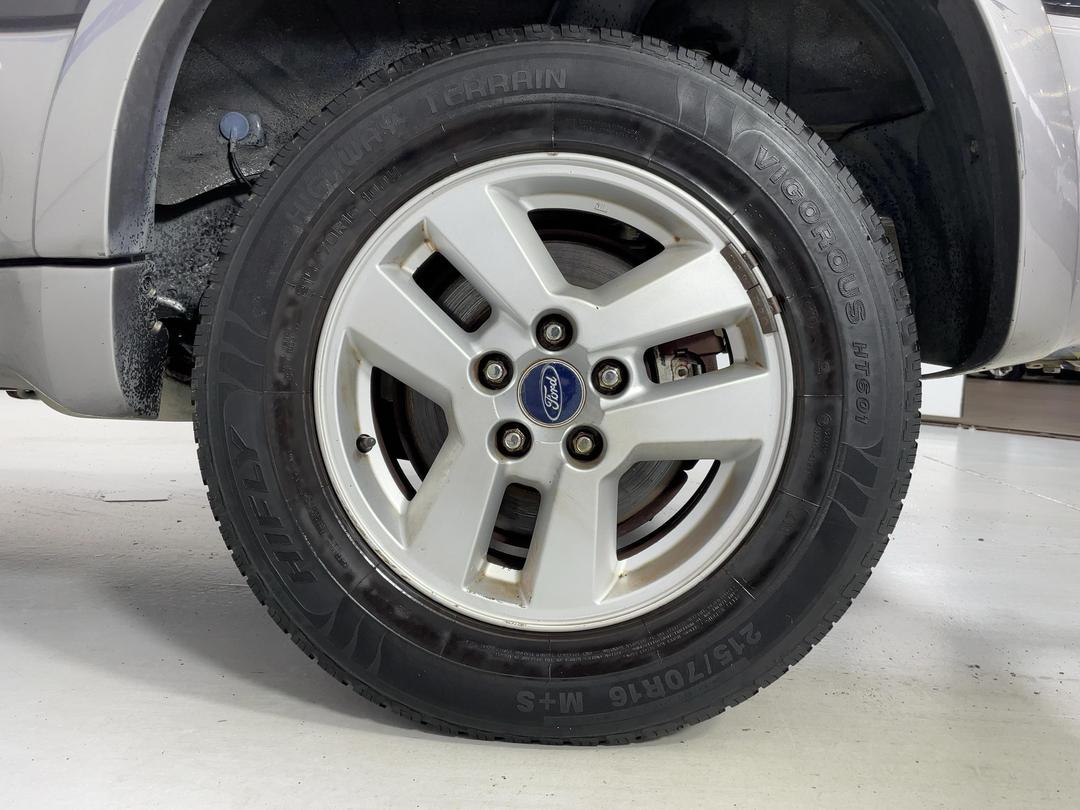 Photo '11' of Ford Escape