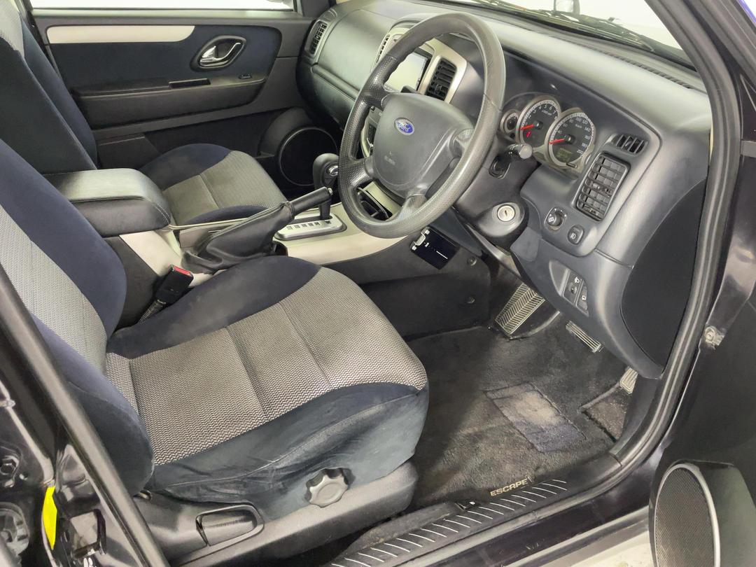 Photo '16' of Ford Escape