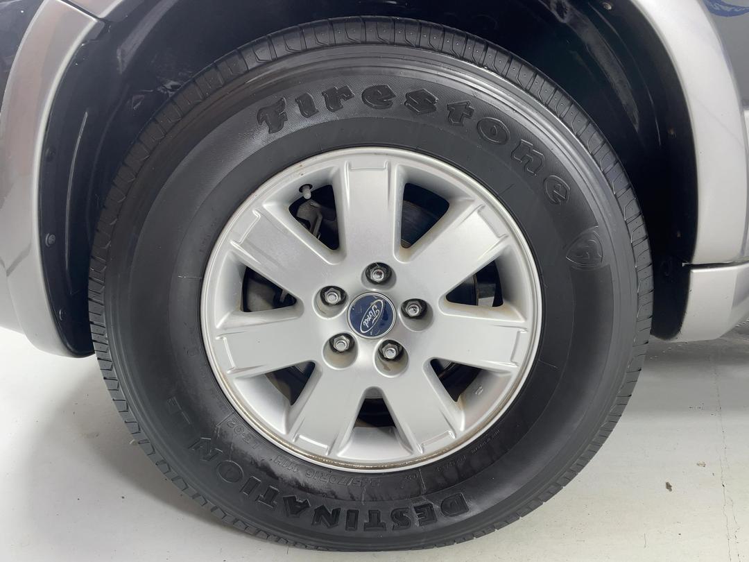 Photo '10' of Ford Escape