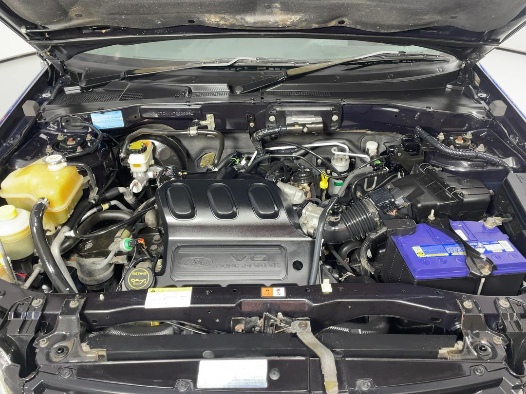 Photo '13' of Ford Escape