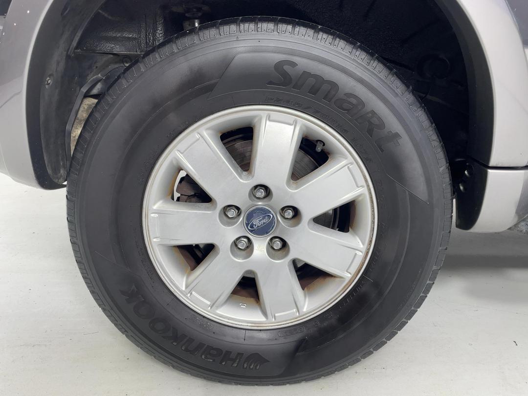 Photo '12' of Ford Escape