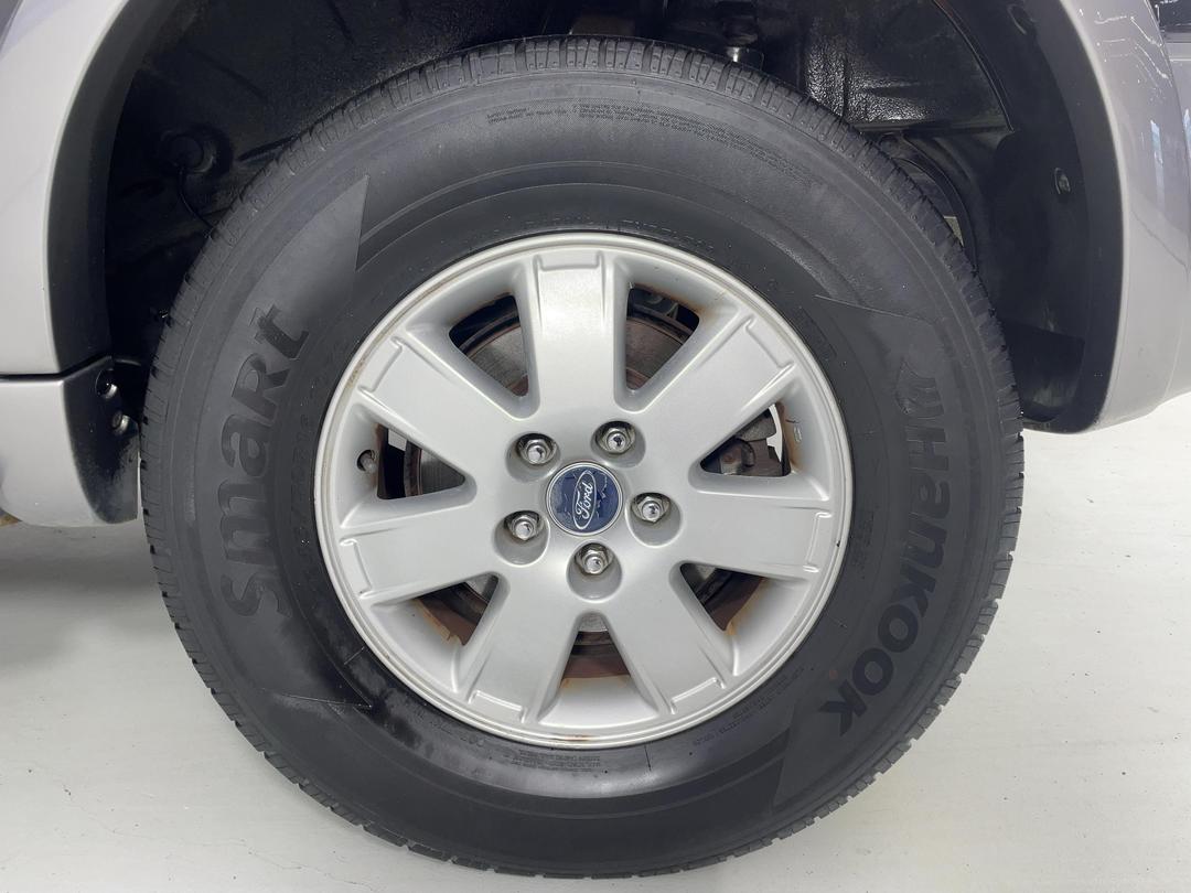 Photo '11' of Ford Escape