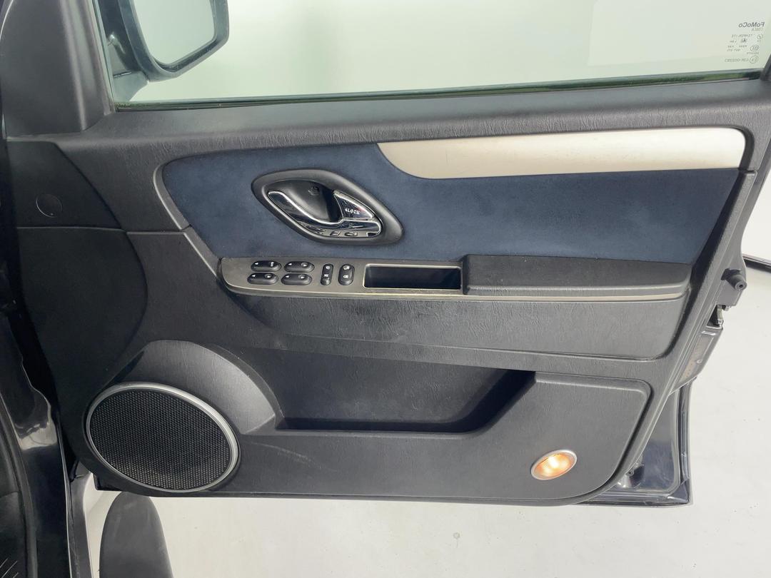 Photo '15' of Ford Escape