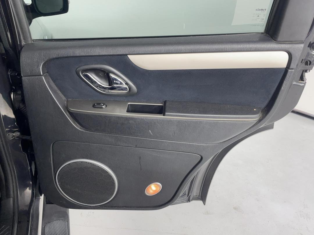 Photo '19' of Ford Escape