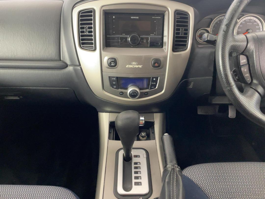 Photo '18' of Ford Escape