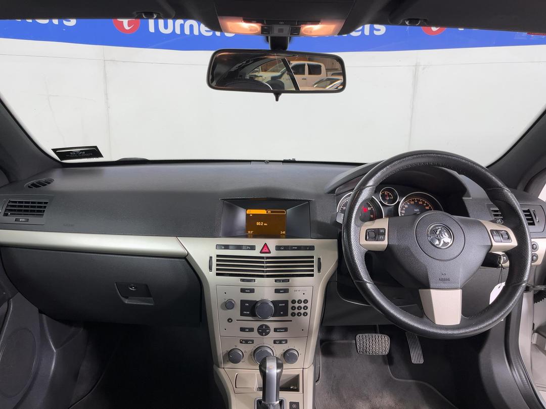 Photo '17' of Holden Astra