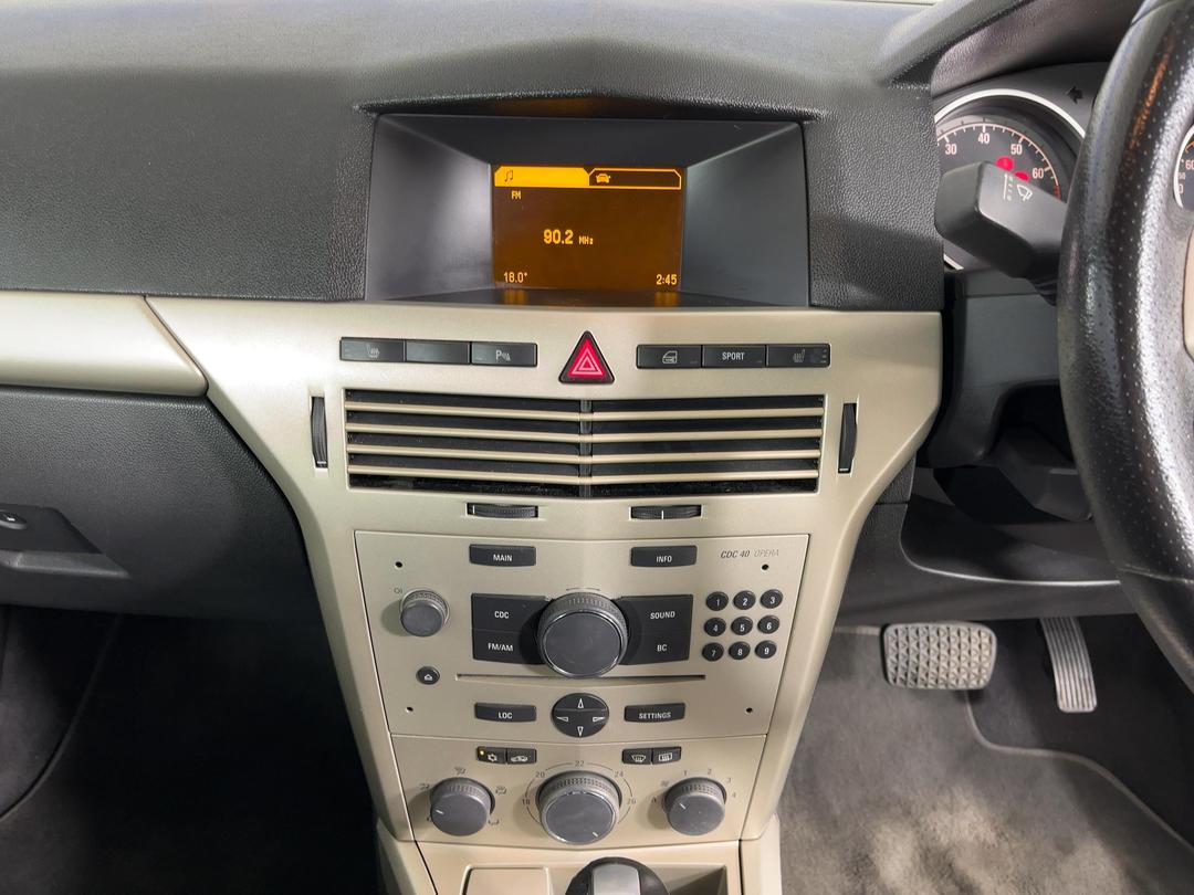 Photo '18' of Holden Astra